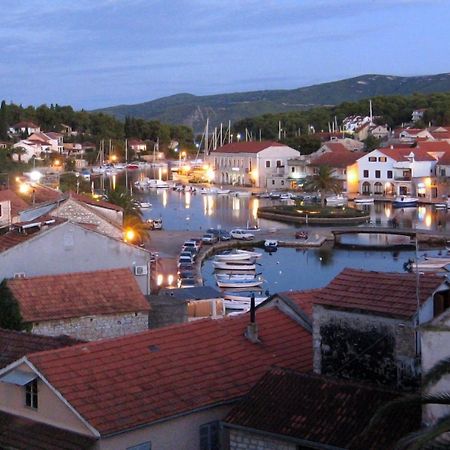 Apartments By The Sea Vrboska Exterior photo