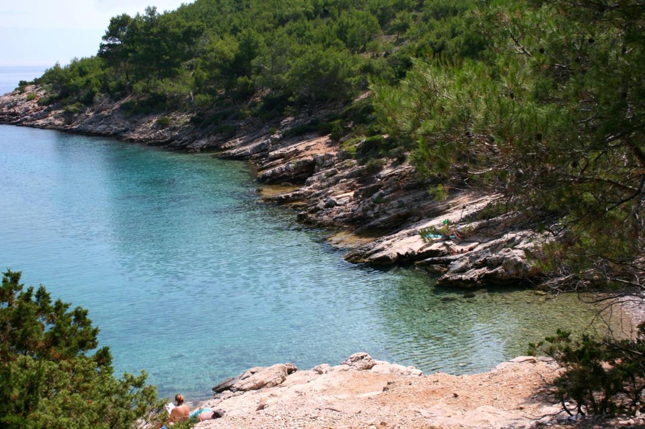 Apartments By The Sea Vrboska Exterior photo