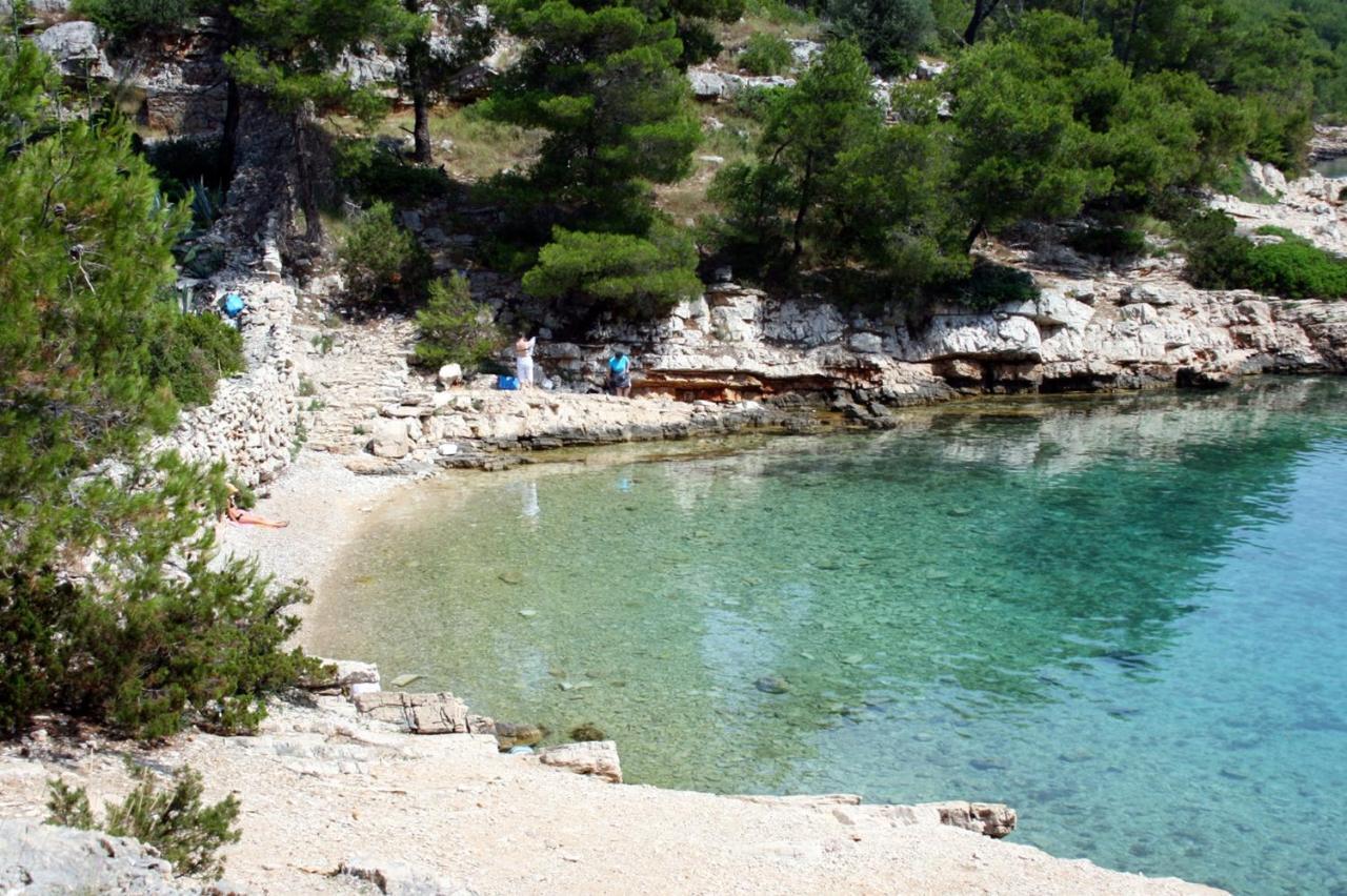 Apartments By The Sea Vrboska Exterior photo